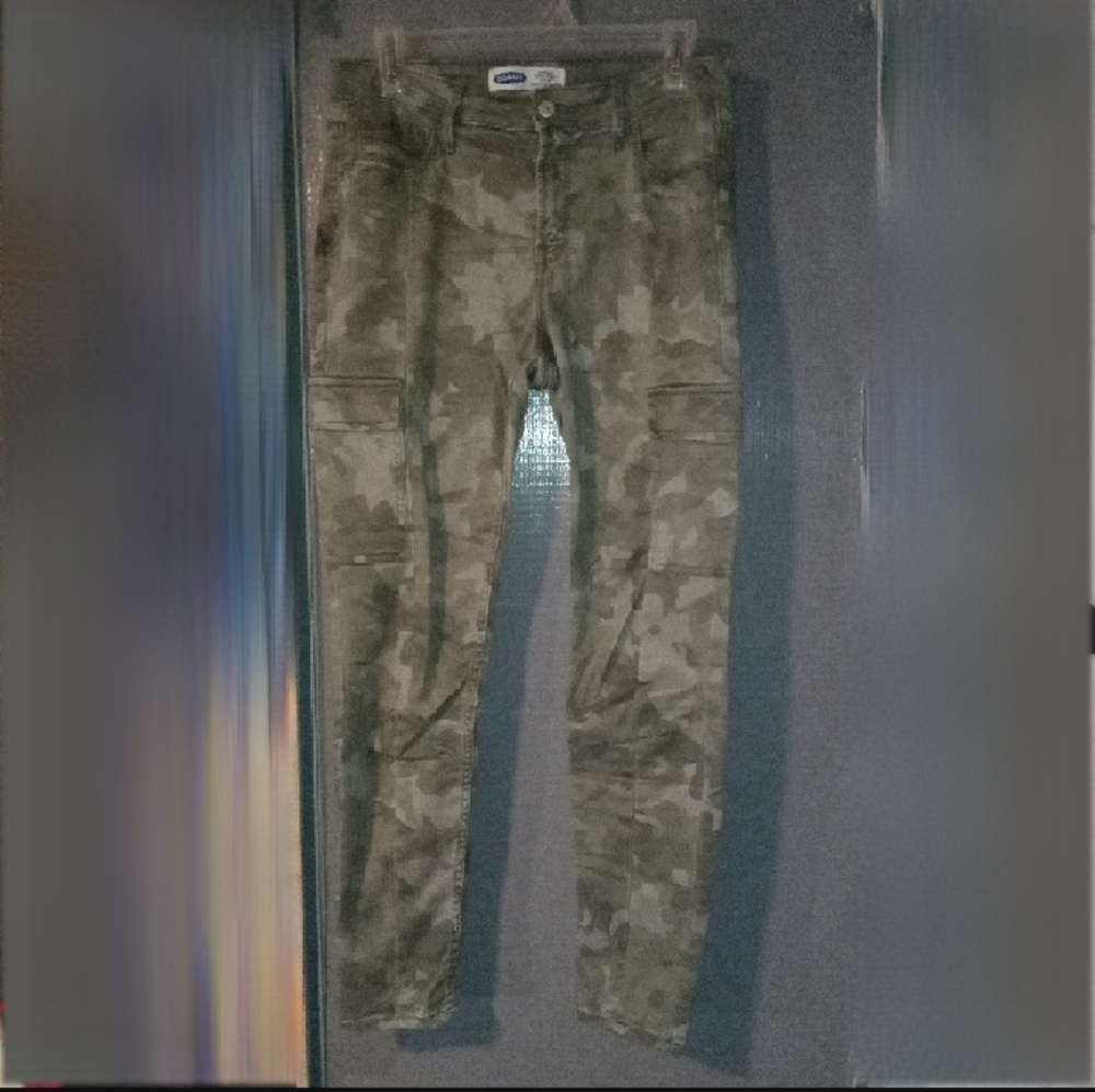 Old Navy Womens Camo Cargo Pants size 6